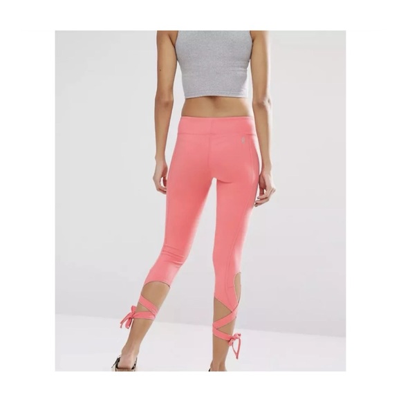 Free People Movement Cross Front Waist Turnout Legging Capri Size XSMALL - Picture 3 of 7